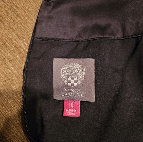 VINCE CAMUTO Black Chiffon Cape Effect Crepe Elegant Sheath Shift Dress Size 14 - Picture 6 of 6